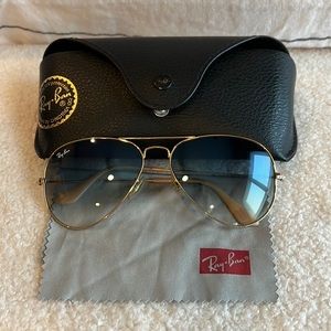 Ray-ban aviator with blue gradient lense